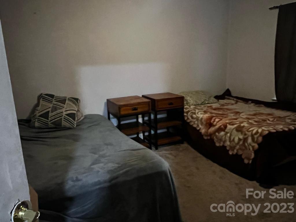 902 Lakeview Dr