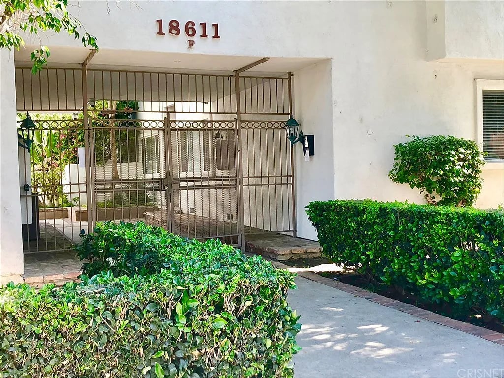 18611 Collins St APT E10