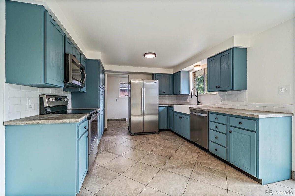 1006 Hahn Ct