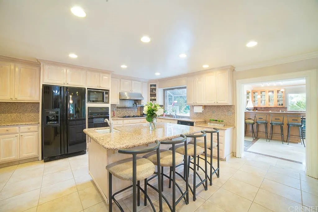 23516 Aetna St