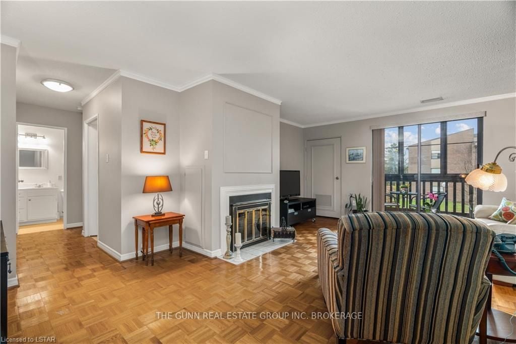 300 Everglade Cres 22