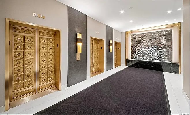 150 W 51st St Unit: 904