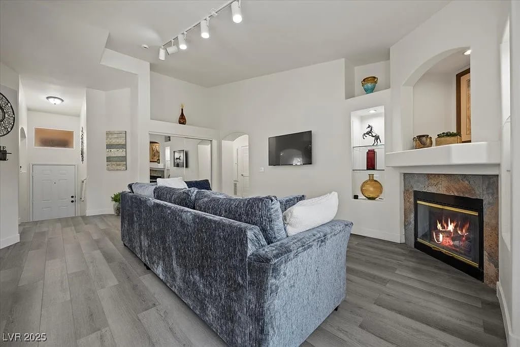 5000 Red Rock Unit: 240