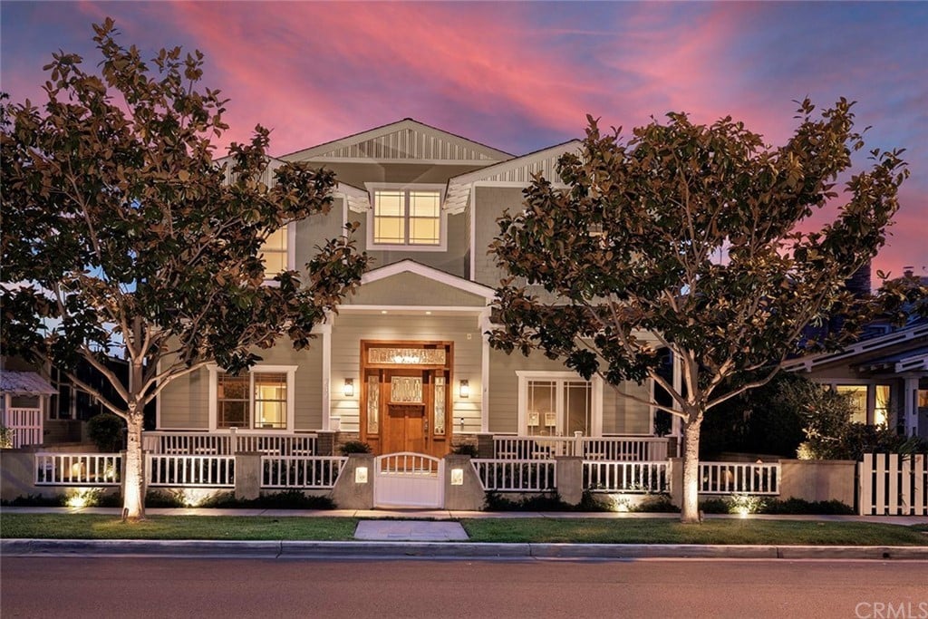 737 Main St