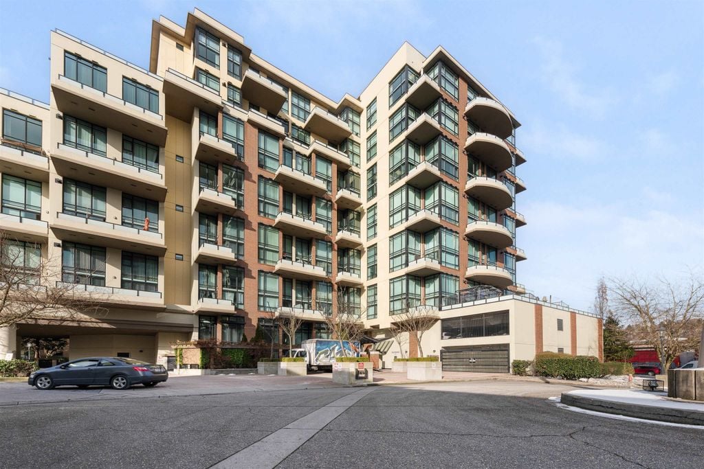 10 Renaissance Square, #104