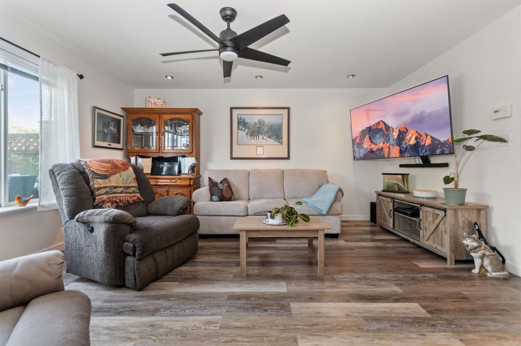 1530 Mackay Crescent, #12