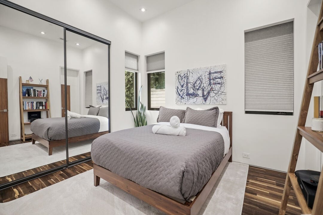 N Crescent Heights Blvd, 90046