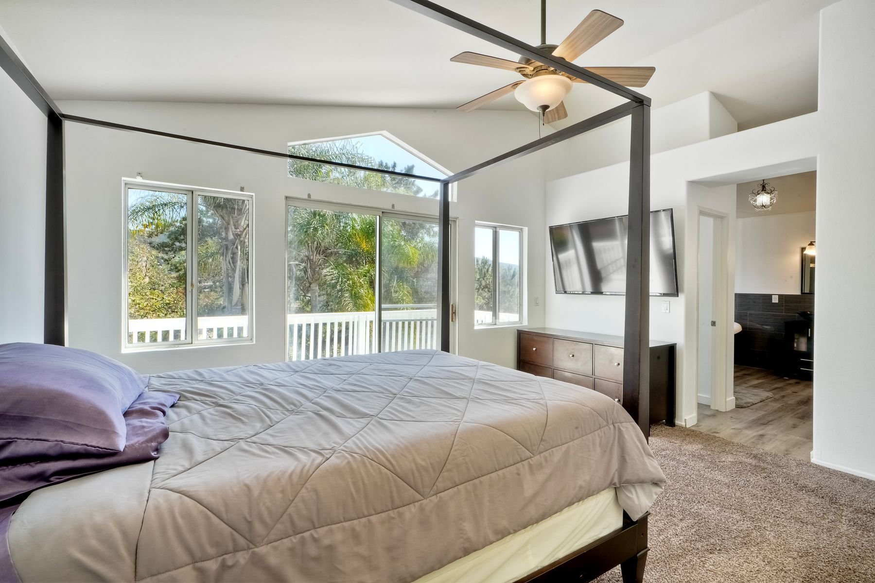 1025 Honeysuckle Dr