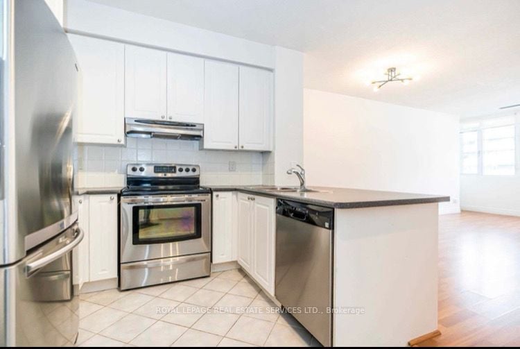 555 Yonge St 502