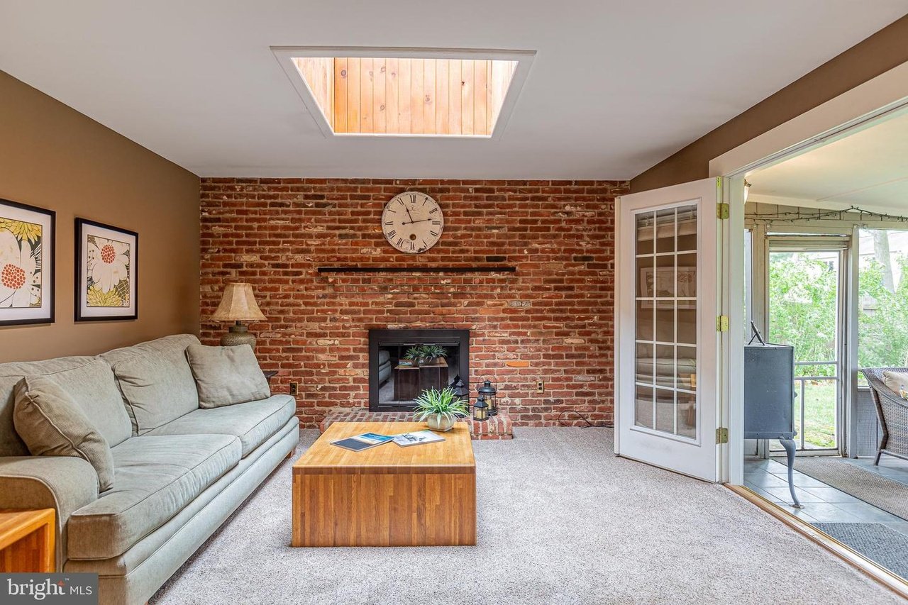 10 Old Colony Ln