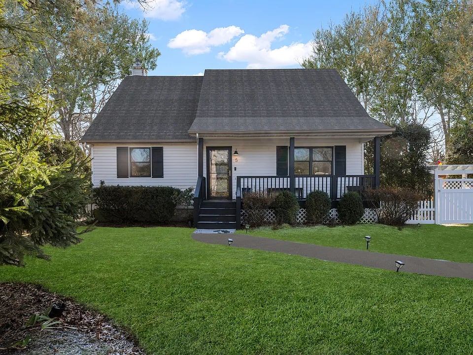5 Greenleaf Rd