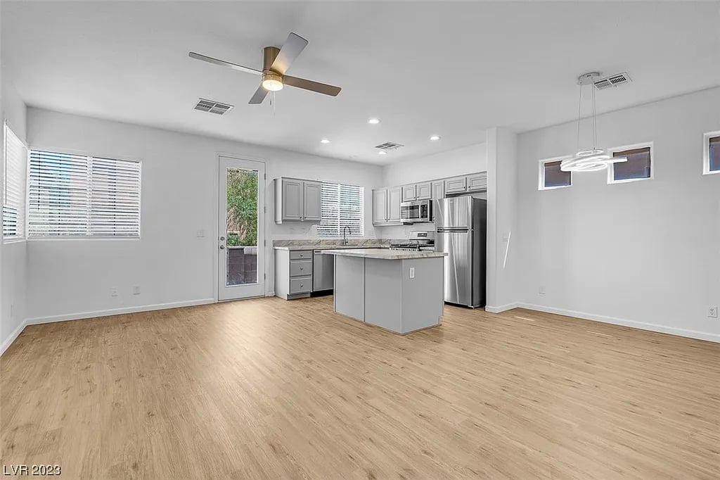 3634 Surfboard Ct