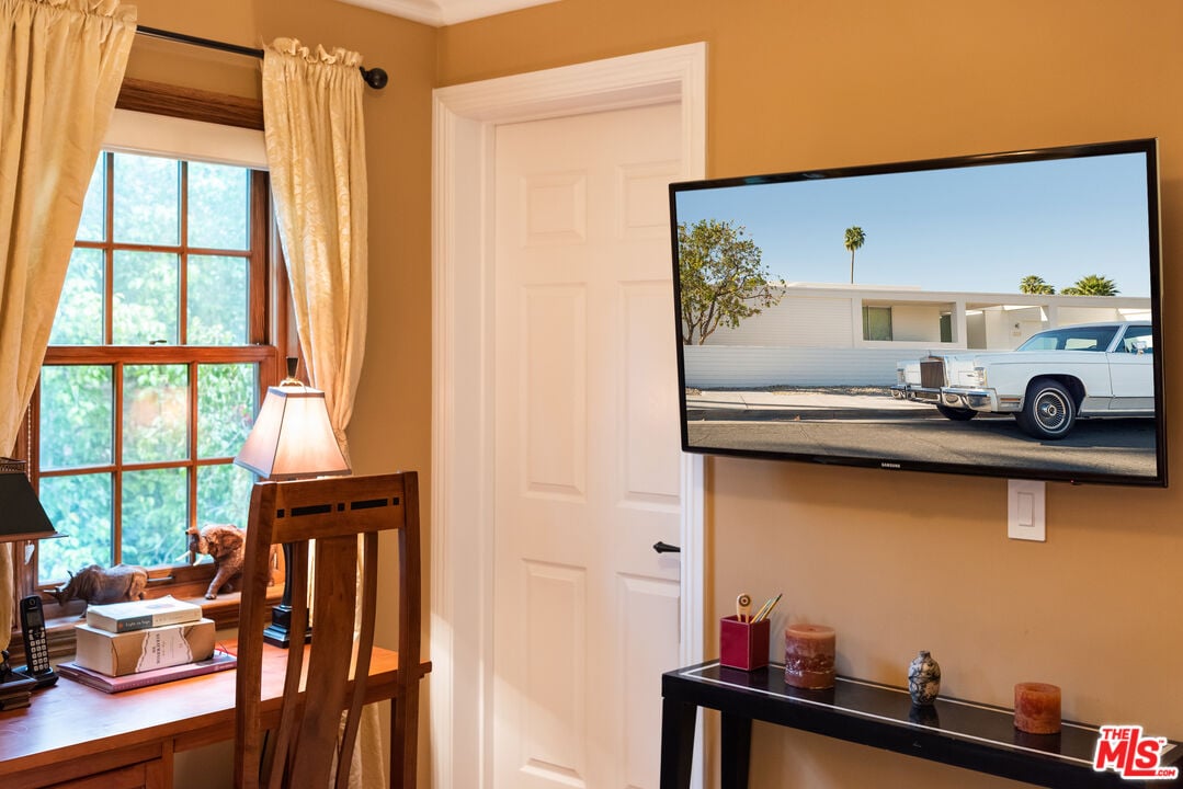 San Vicente Blvd, 90402