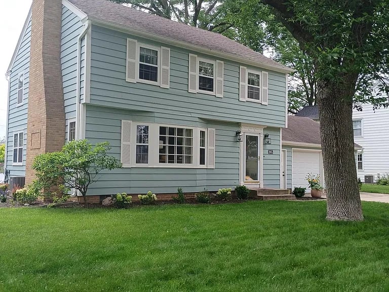 205 Lee Pl
