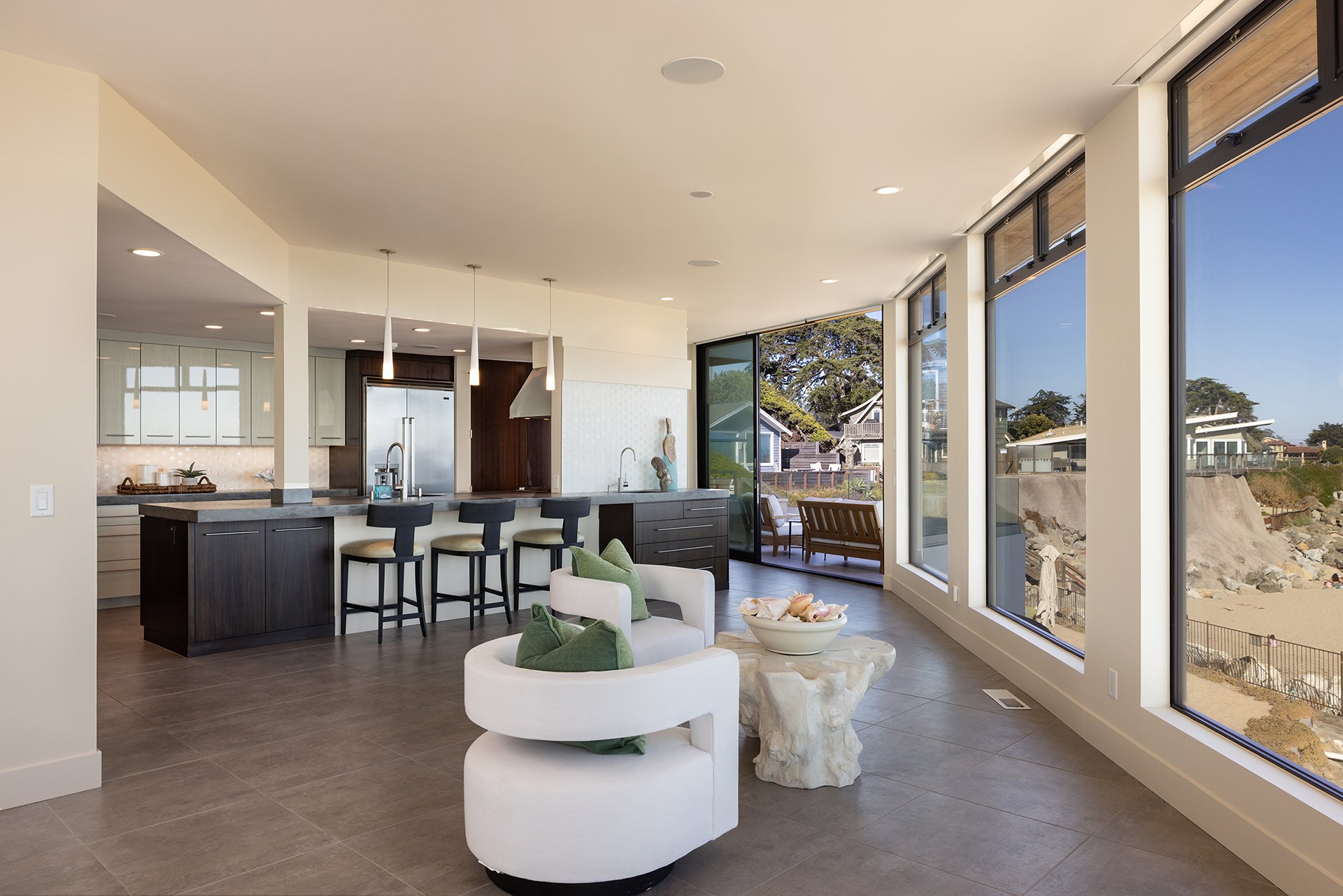 Contemporary Oceanfront Retreat