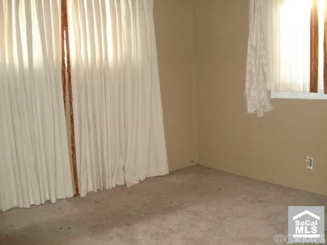 1605 W 10TH St