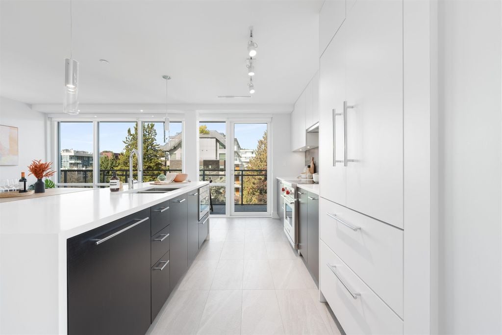 5118 Cambie St, #402