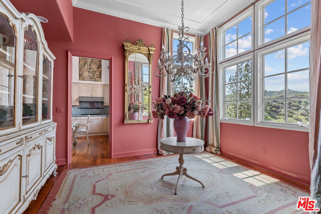 Buckingham Ln, 90077