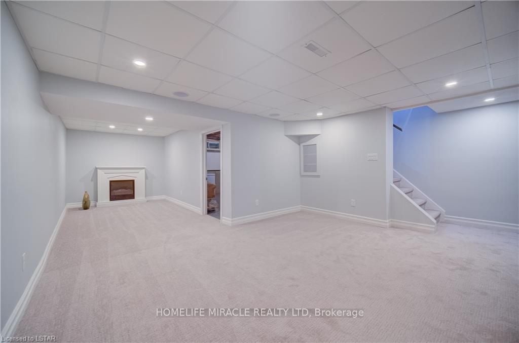 29 Ranchwood Cres