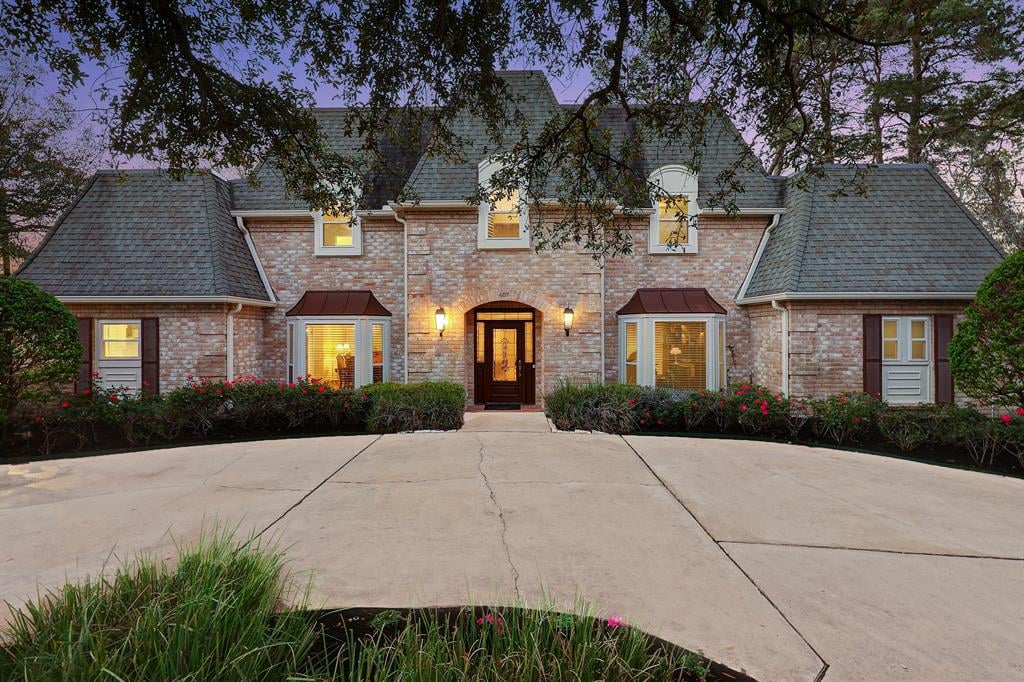 407 Wolf Ct