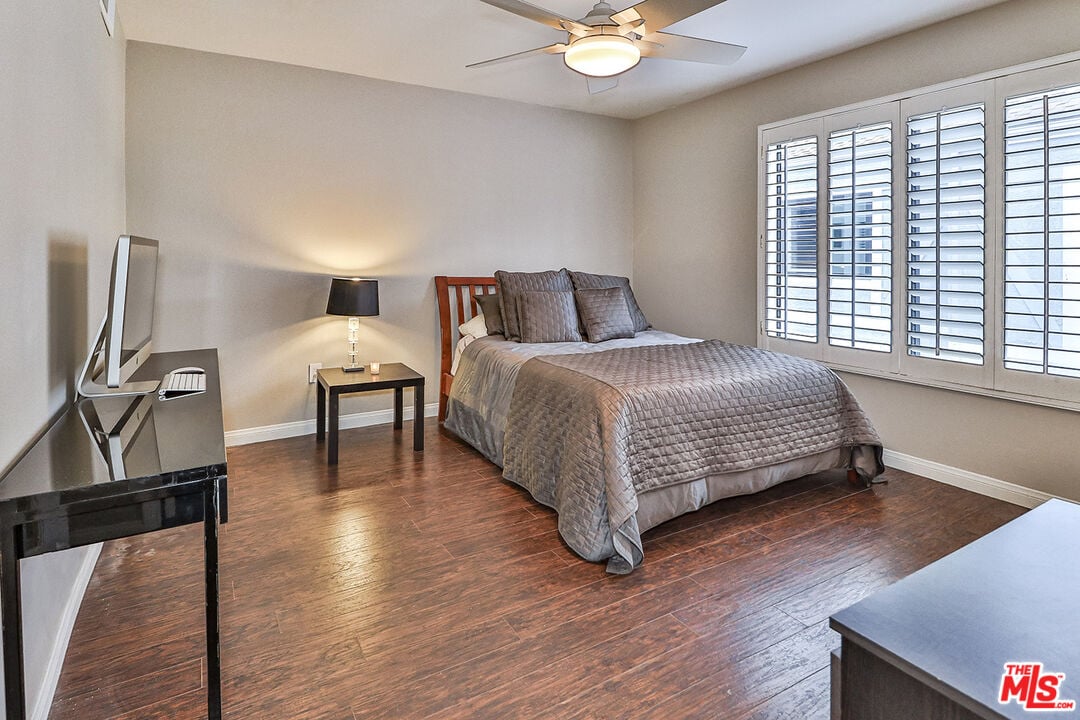 18100 Burbank Blvd Unit 19