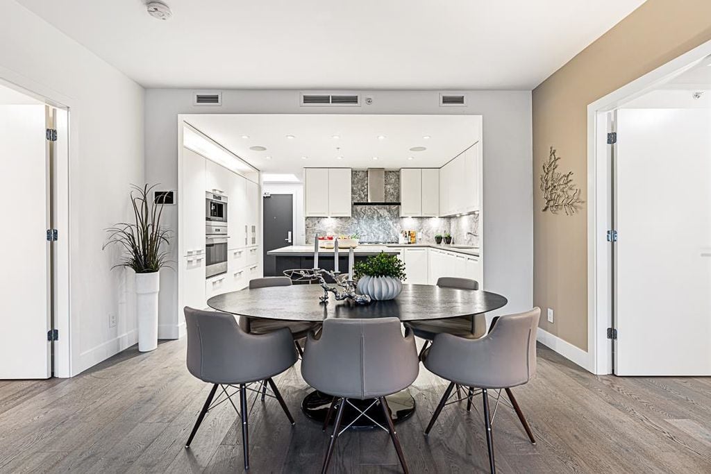 6333 West Blvd, #211