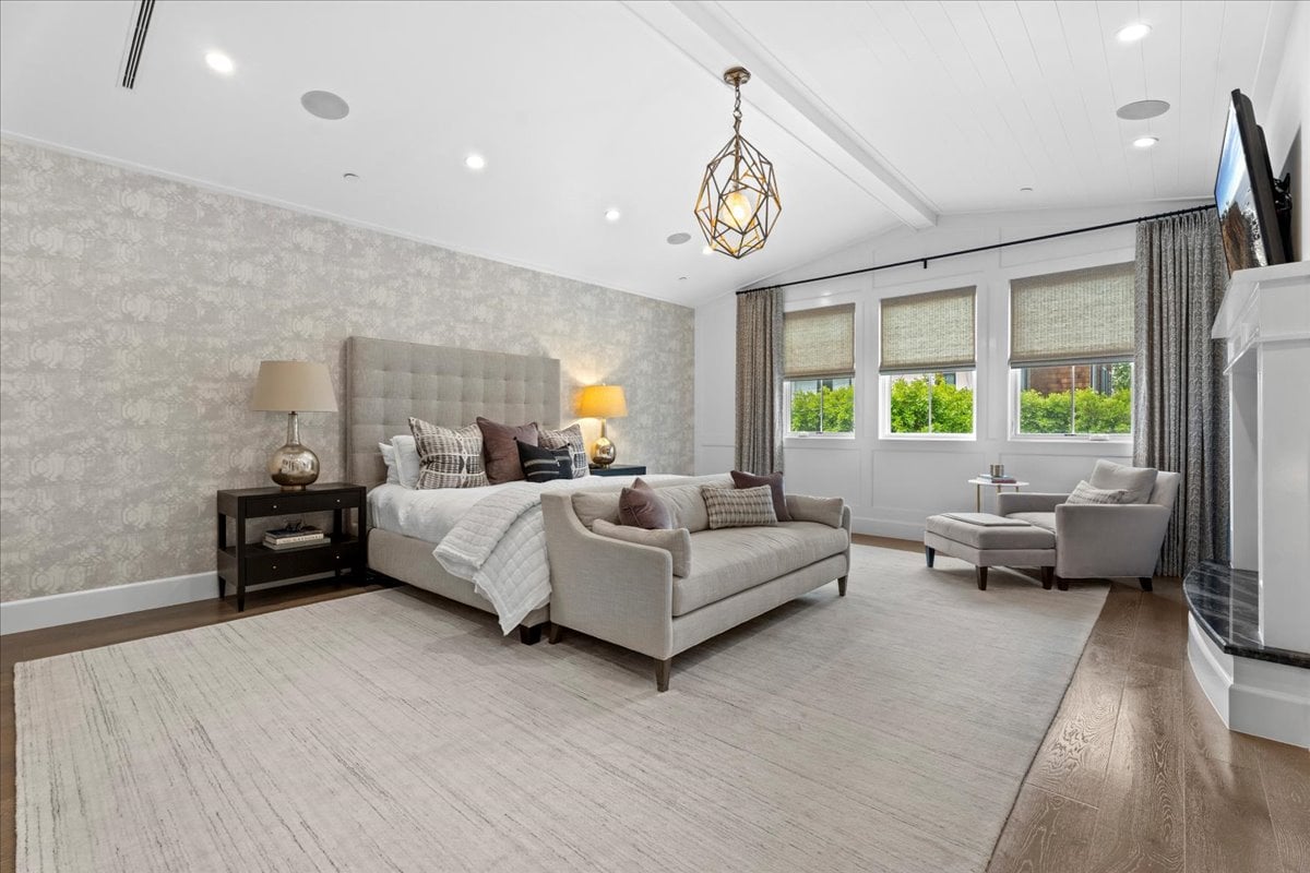5 ★ 5 En Suite Luxe Stunner in Studio City