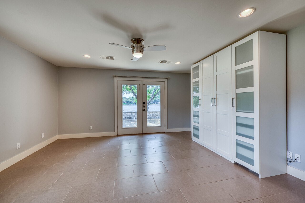 1704 Bluebonnet Lane