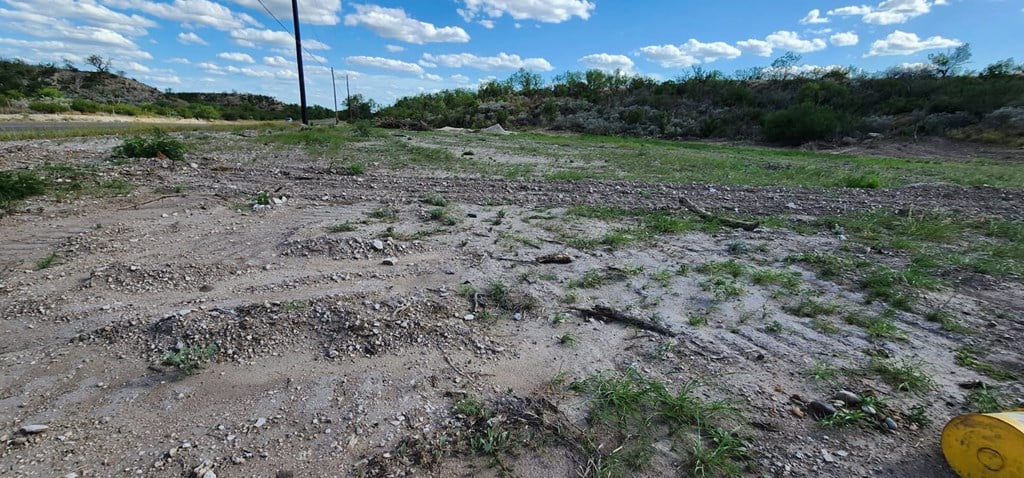 8727 N US Hwy 277