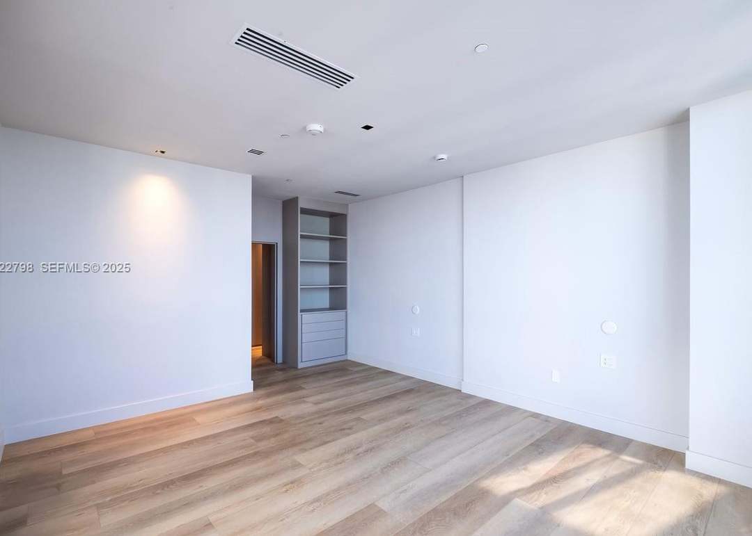 465 Brickell Ave #5701