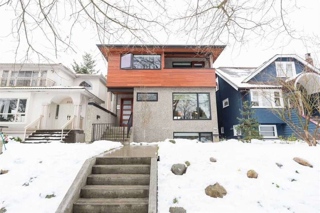 318 W 22nd Ave