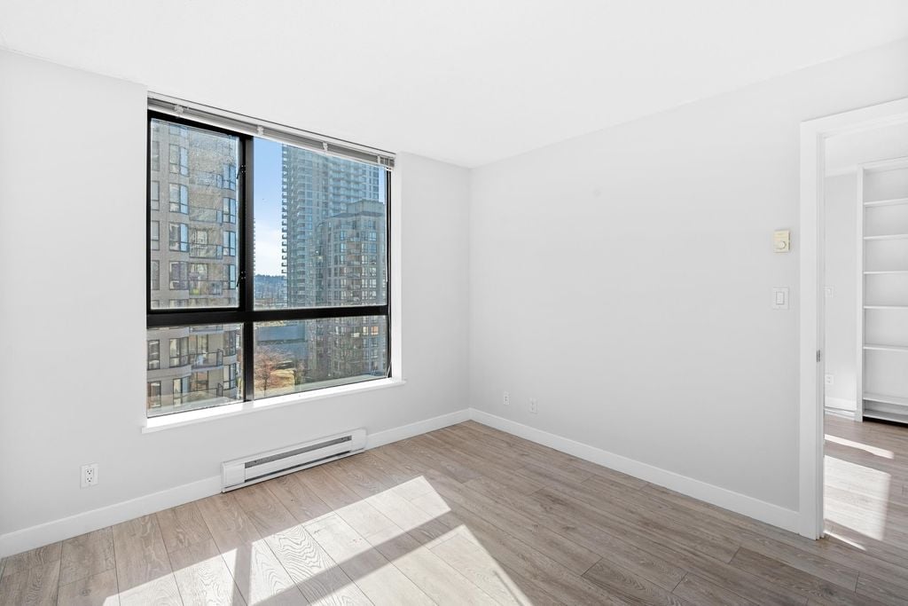 833 Agnes St, #807