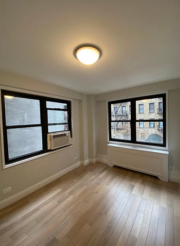 141 East 33rd St Unit: 2N