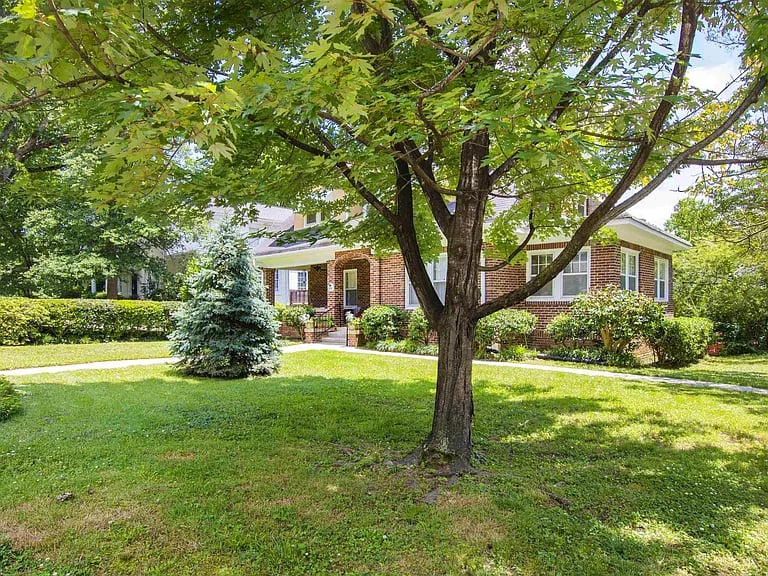2112 Woodland Ave