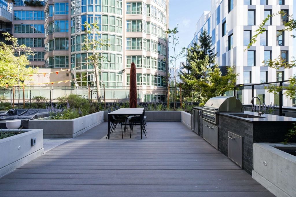 889 Pacific St, #2701