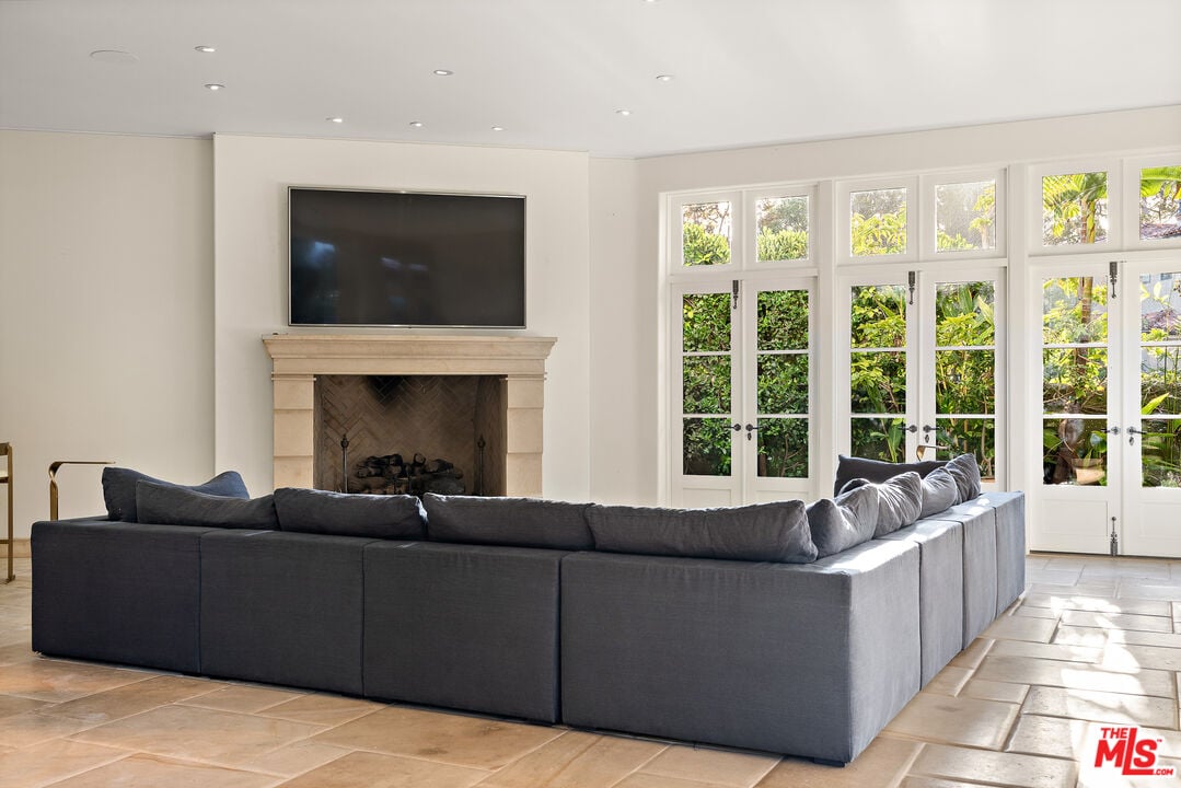 Century Woods Dr, 90067