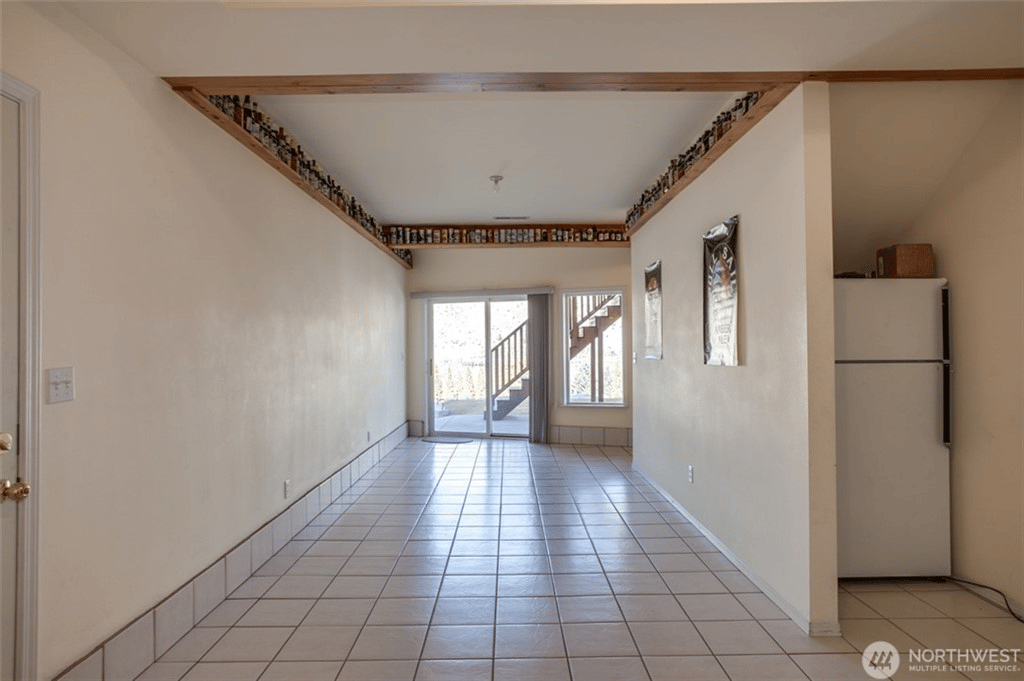 380 Beach Dr