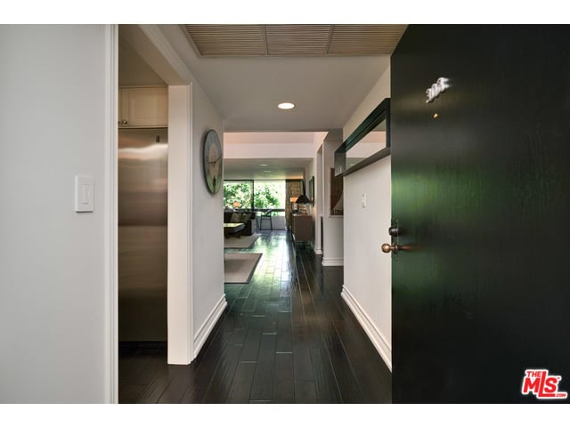 851 N Kings Rd #303