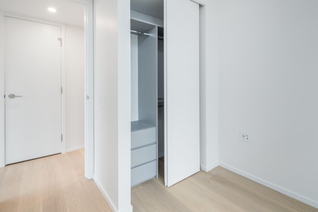 889 Pacific St, #2506