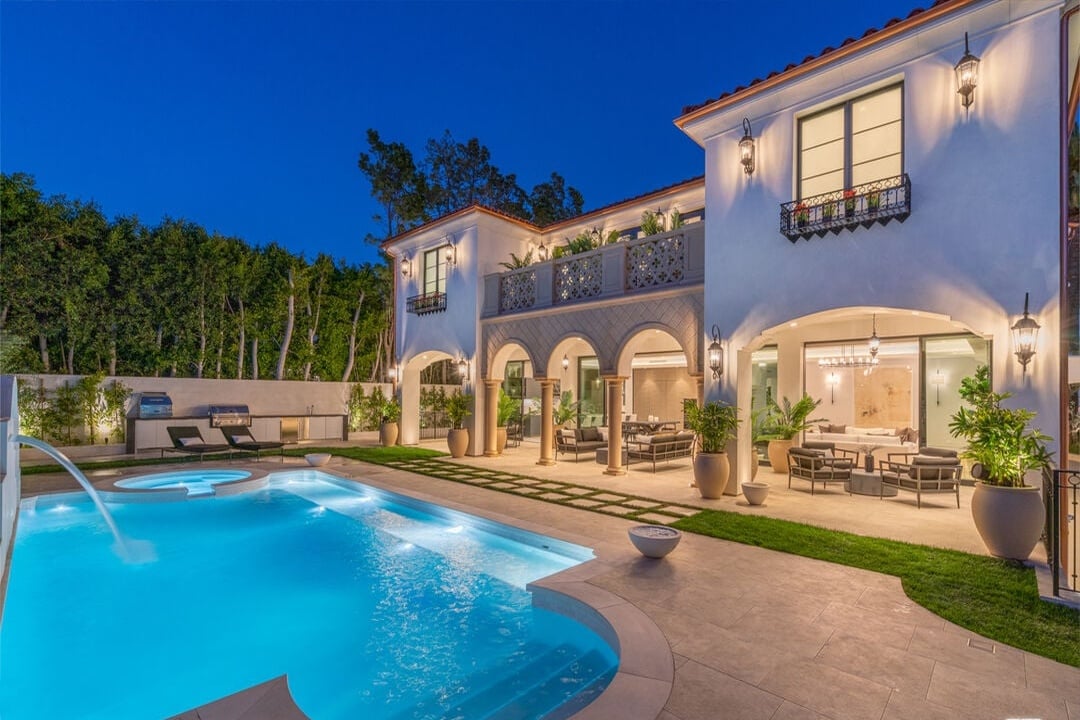 Silverreach Pavilion, N Hillcrest Rd, 90210