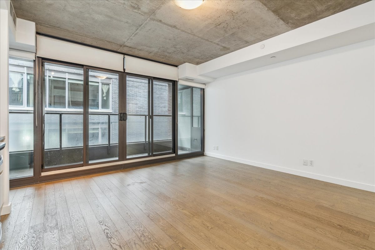 111 Bathurst St 423