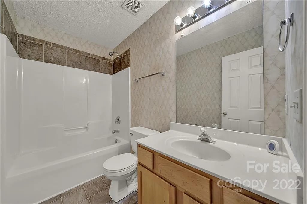 206 Forest Oaks Dr