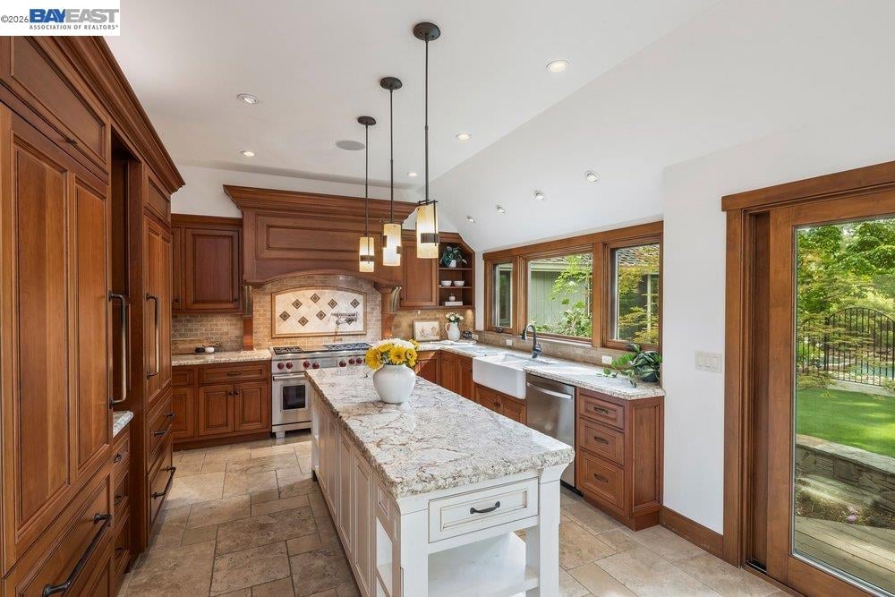 715 Fair Oaks Dr