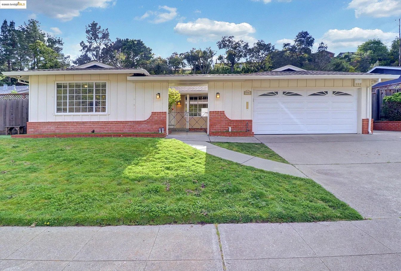 8153 Surrey Ln