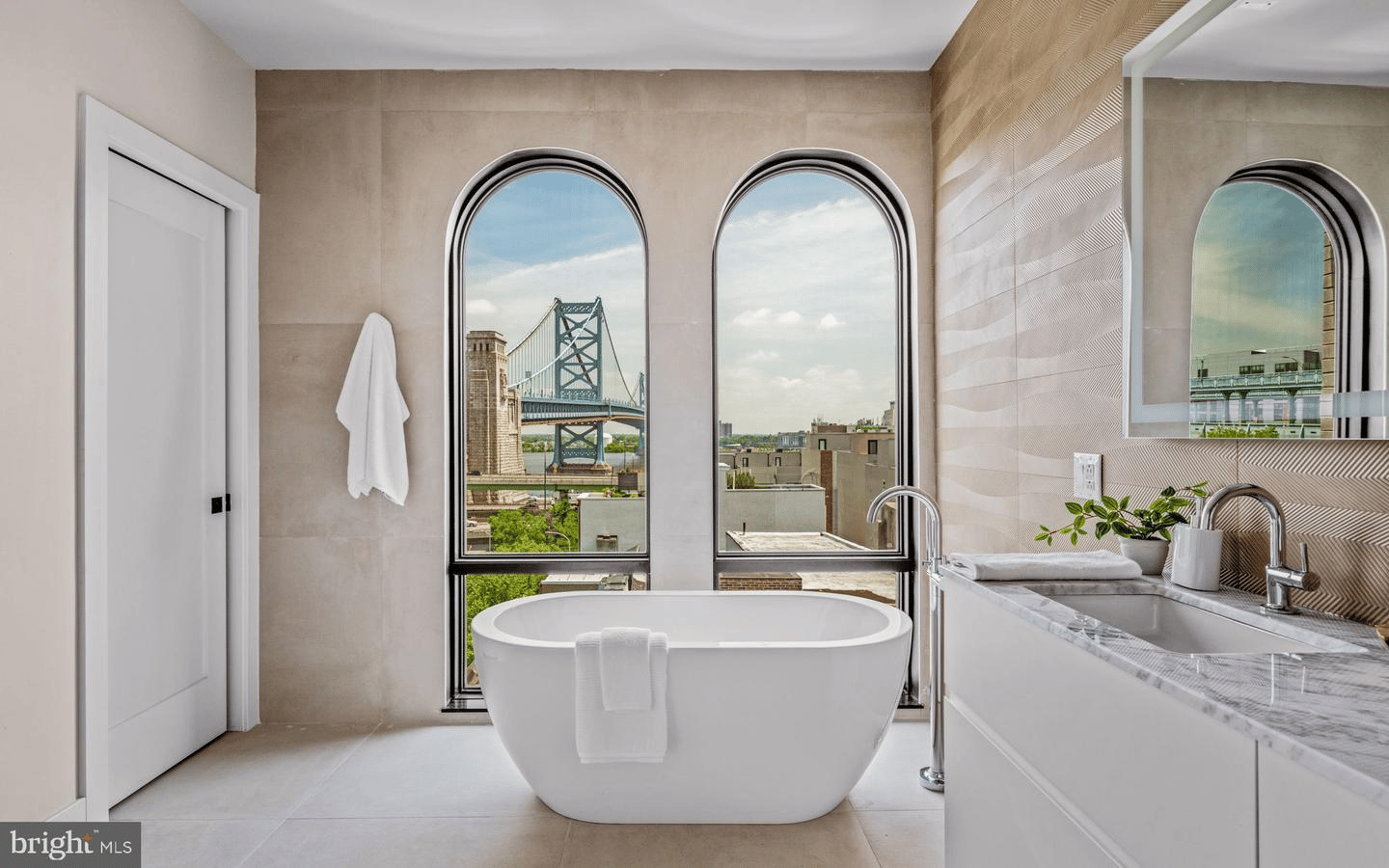 160-64 N 2nd St #601, Philadelphia, PA 19106