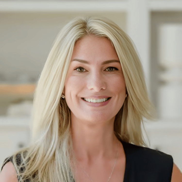 Chelsea Robinson Wellesley, MA Real Estate Agent Headshot