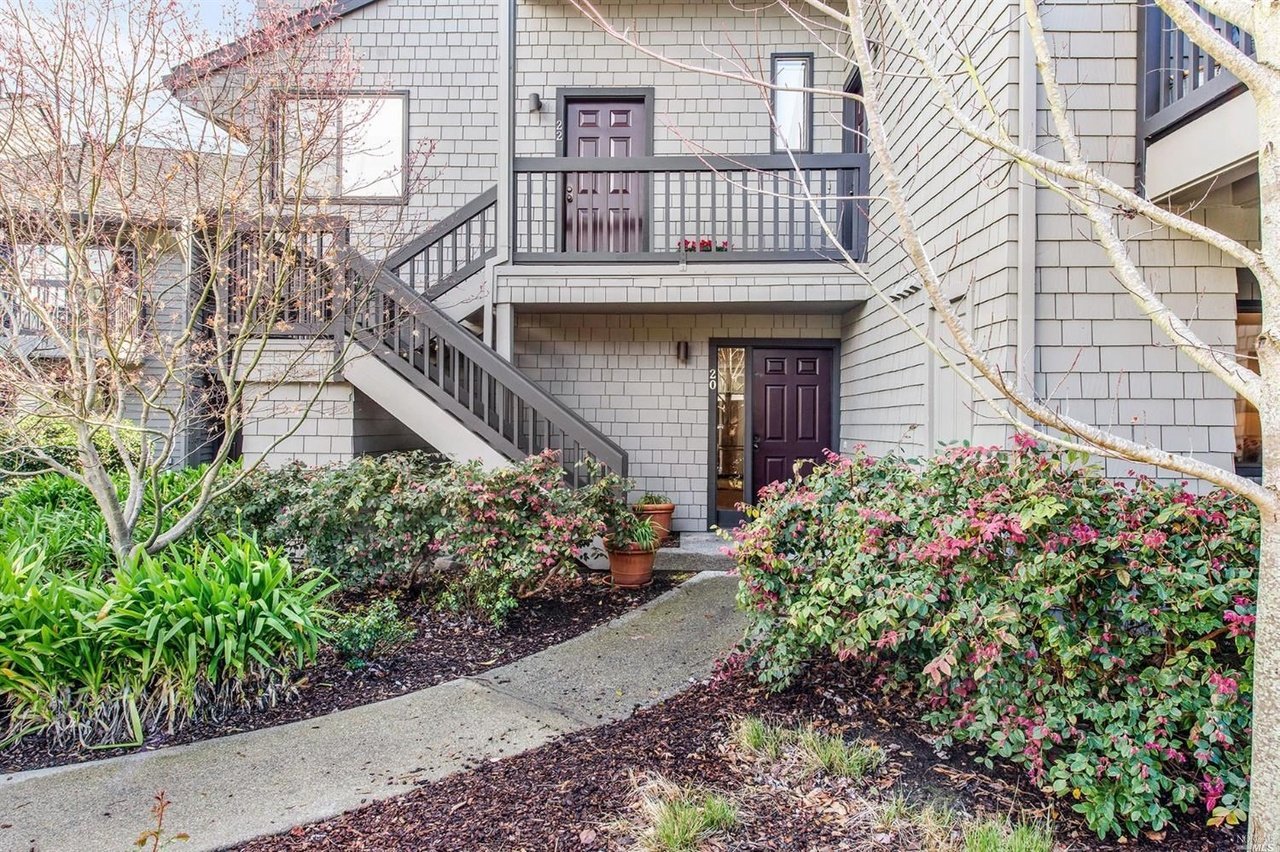 20 Cypress Pl