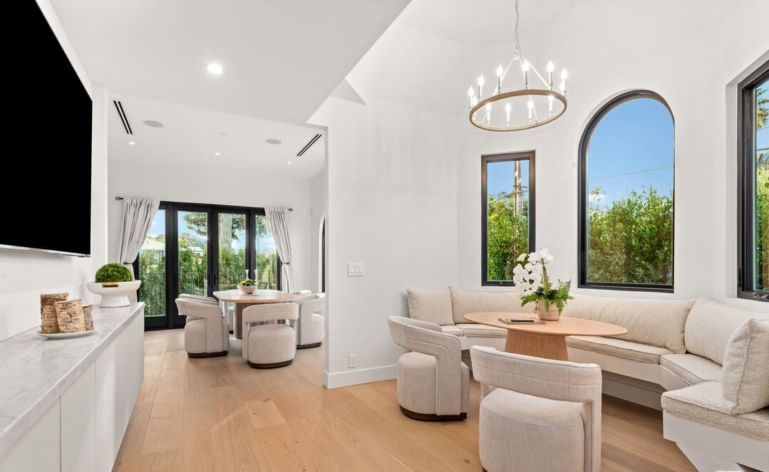 Zenith Estate, S La Jolla Ave, 90048