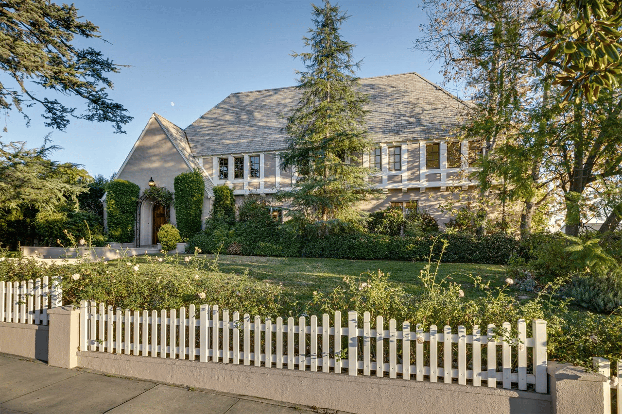 534 Amherst Dr