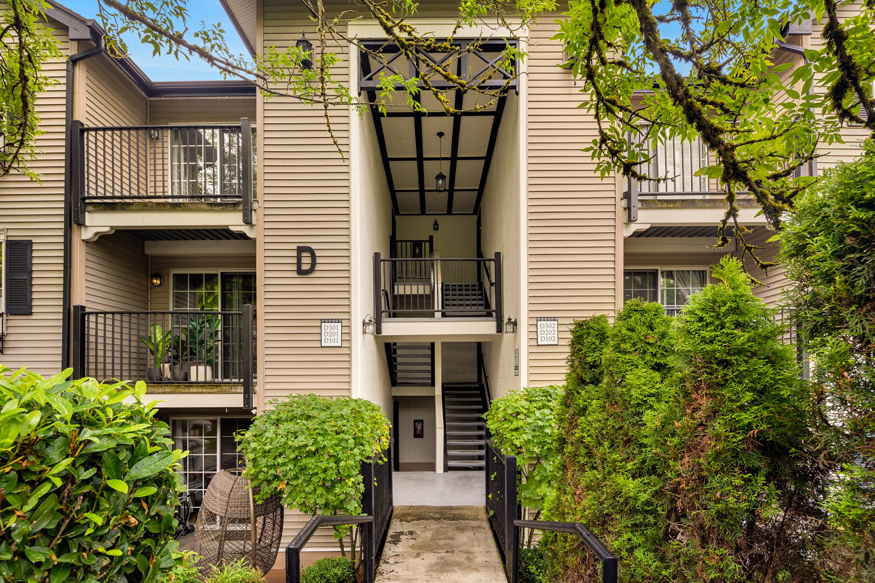 215 9th Street Unit: D102